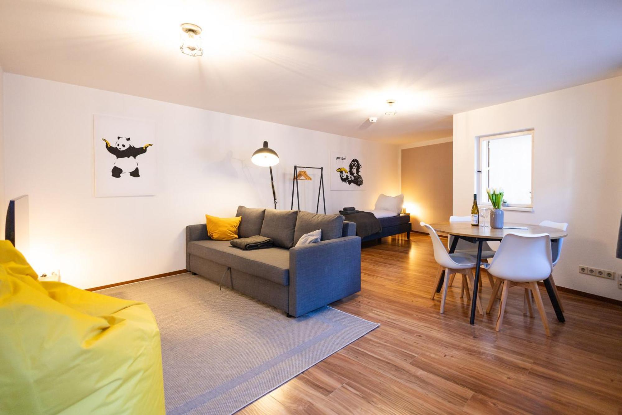 Ko-Living Space An Der Oper - Street Art Design Apartments Halle  ภายนอก รูปภาพ