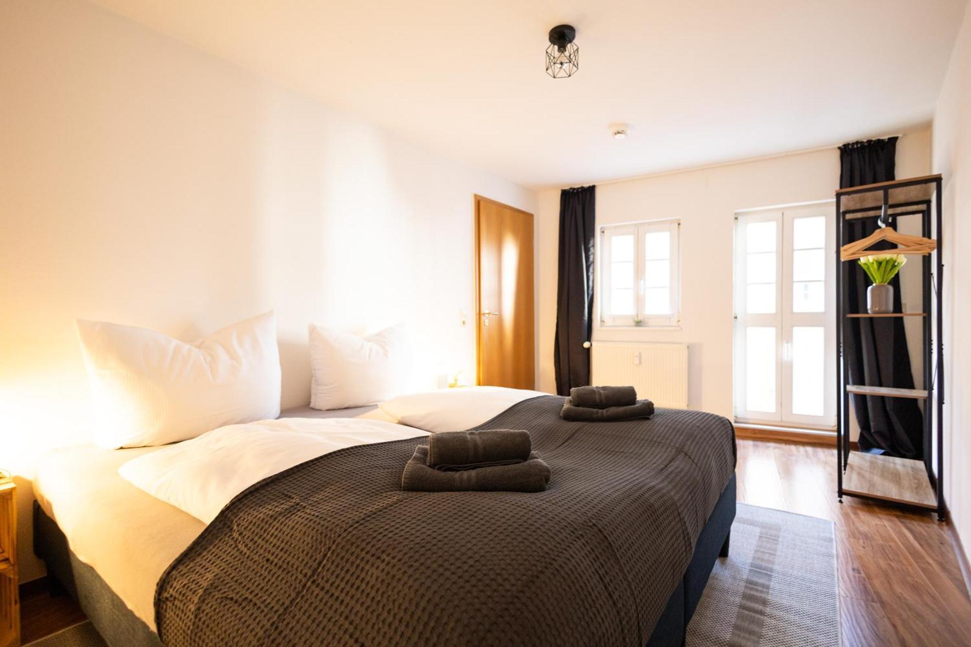 Ko-Living Space An Der Oper - Street Art Design Apartments Halle  ภายนอก รูปภาพ