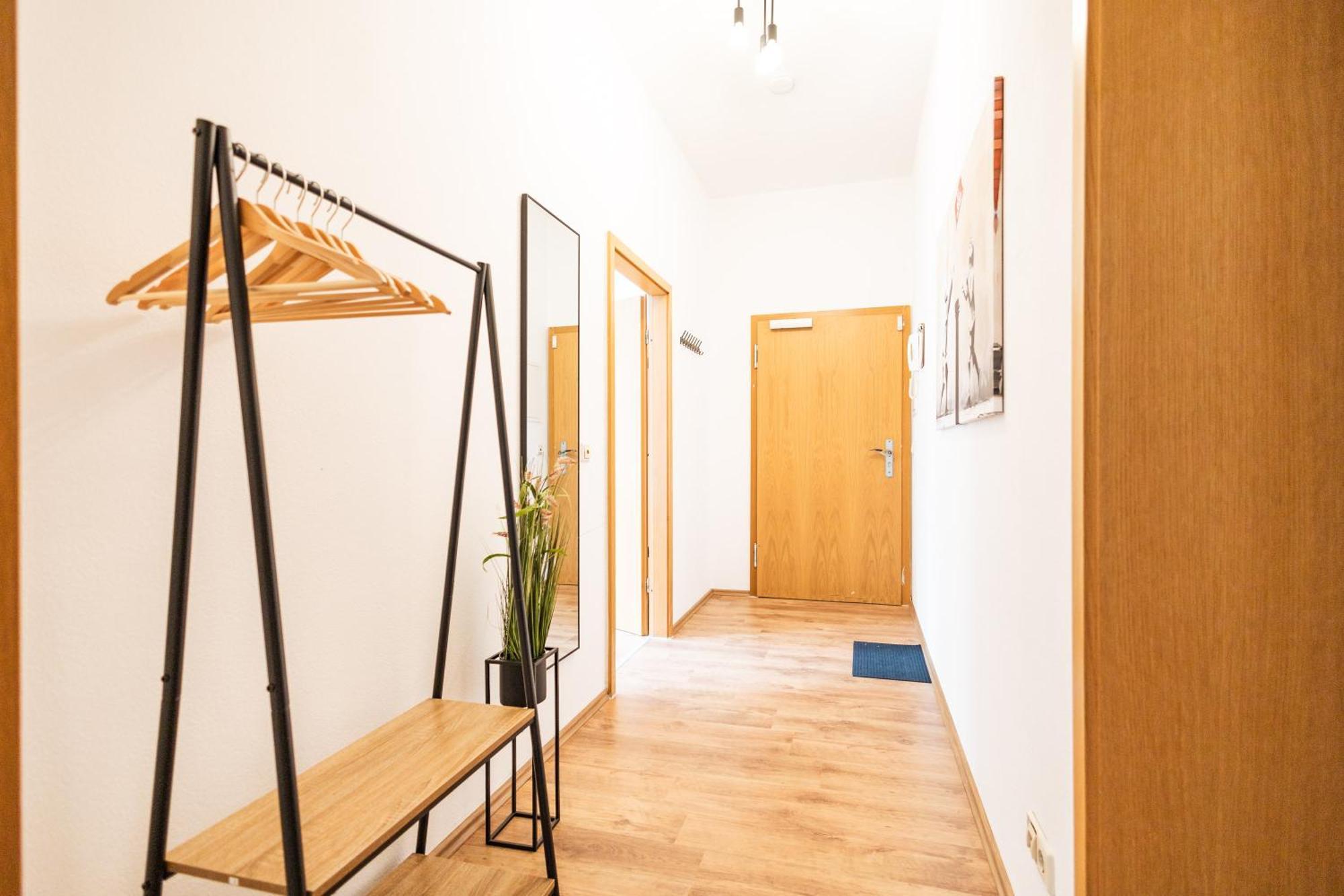 Ko-Living Space An Der Oper - Street Art Design Apartments Halle  ภายนอก รูปภาพ
